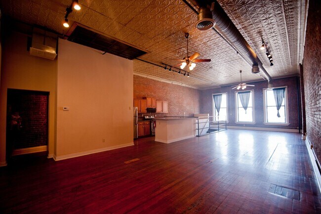 Building Photo - Downtown Lofts 201-202 Unit DT 201-202