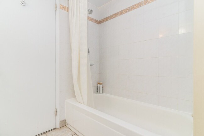 Photo - 1211 Rue Ste-Élisabeth Unité SI ID1261835P
