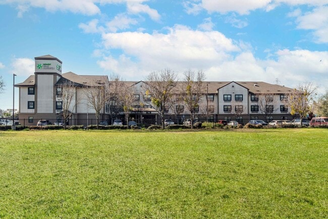 Furnished Studio-Sacramento - West Sacramento