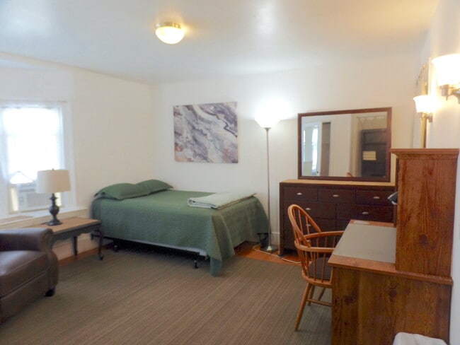 Building Photo - 34 Capen St Unit 2