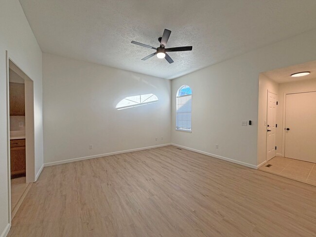 Photo - 4835/4837 S Glenn Duplex Unidad 4837