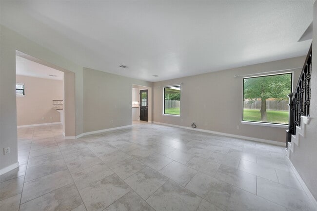 Photo - 710 W Rollingwood St
