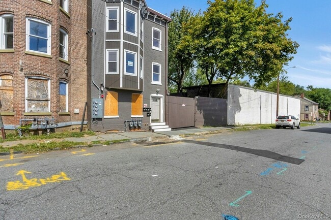 Building Photo - 70 Van Ness St Rental