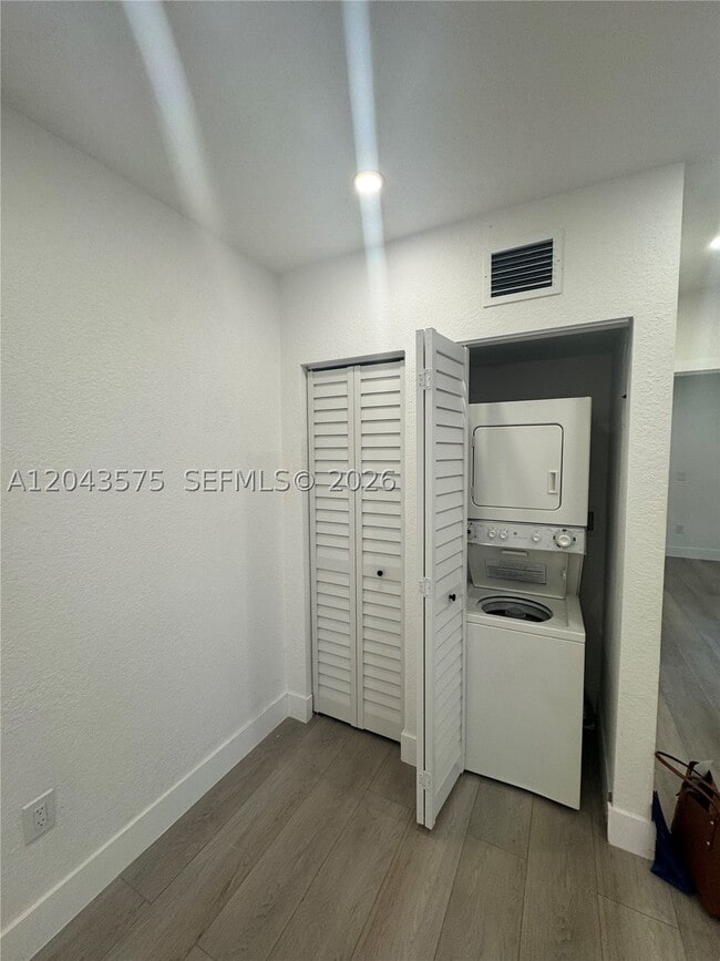 Photo - 5521 NW 1st Pl Unit 4