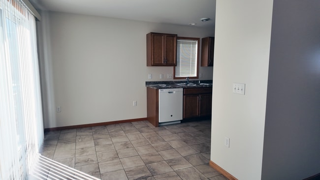 Dining / Kitchen - 101 Eagle Path Unit 1