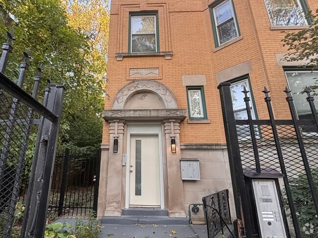 Building Photo - 4003 S Calumet Ave Rental