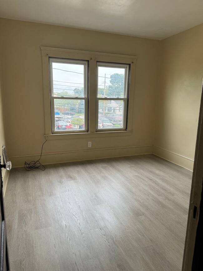 Photo - 4bd Single Newburgh Hts Area Cash Pay/Section 8