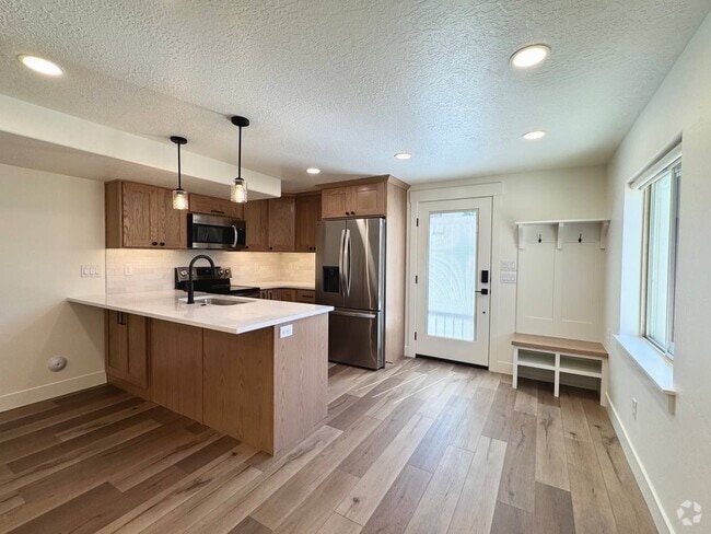 Building Photo - 698 S Lake View Dr Rental