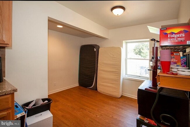 Building Photo - 10 Sherwood Ln