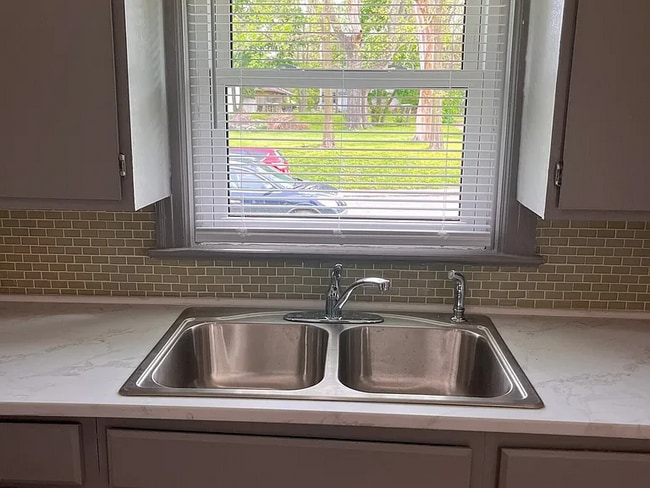 Photo - 1604 W 11th St