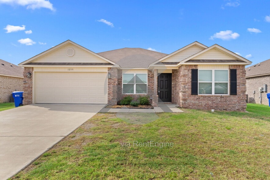 1235 Tsar Rd