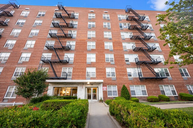 Silver Lake Apartments