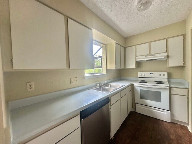 Photo - 1910 West Loop Unit A