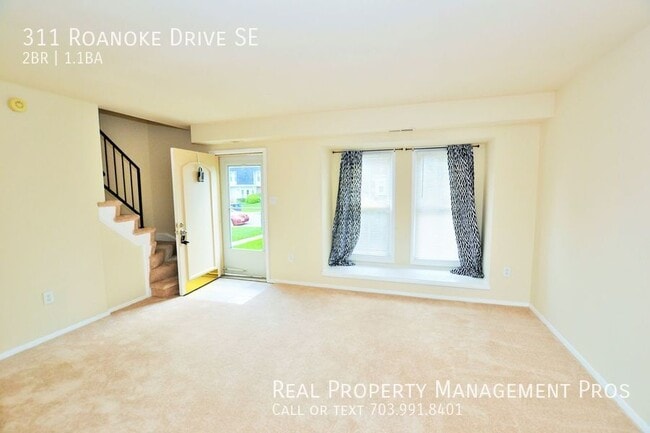Photo - 311 Roanoke Dr SE
