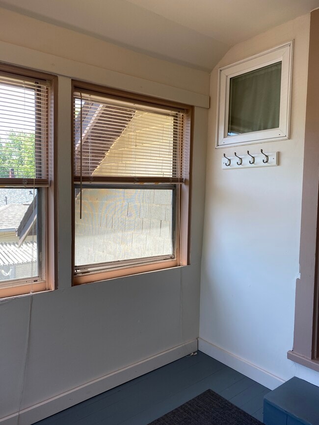 Photo - 1470 Sheldon St