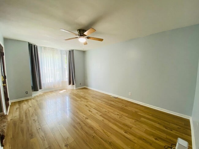 Photo - LARGE FENCED IN YARD!!!