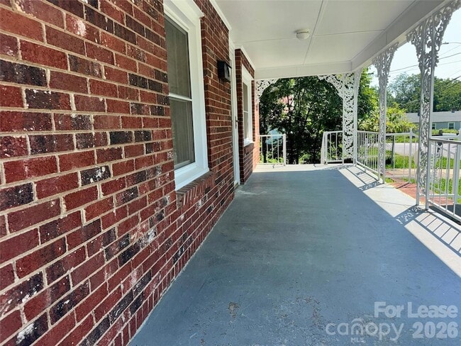 Photo - 303 Garfield St