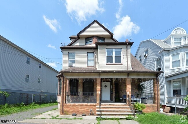 Building Photo - 100 N 9th St Rental