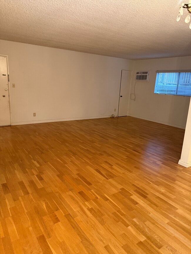 Photo - 10350 Almayo Ave