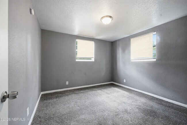 Photo - 1658 W 10th St