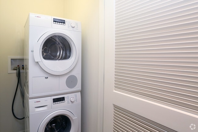 Studio, 1BA - Laundry