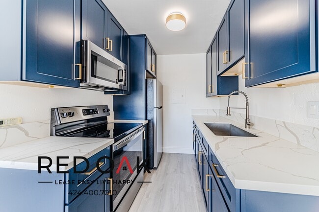 1757 N Orange Dr Unidad 402
