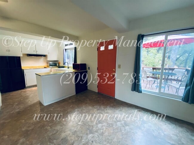 Photo - 483 E Jackson St