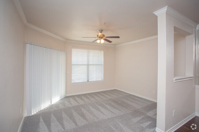 1BR, 1BA - 855SF - Richardson - Halston on Frankford