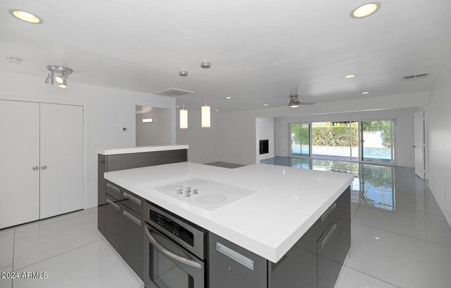 Photo - 4222 E Indianola Ave