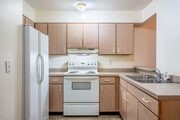 2BR, 1BA - 912SF - Kitchen