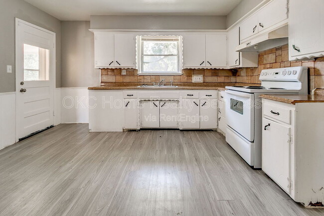 Photo - 8712 NE 25th St