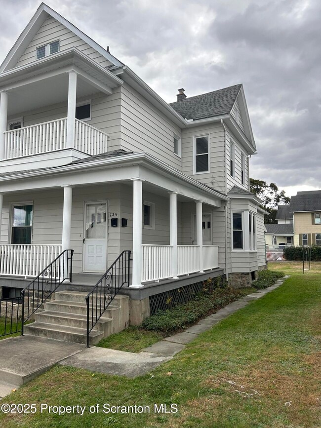 Photo - 729 W Locust St