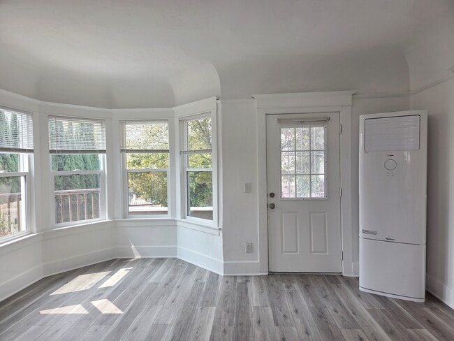 Front door/living room - 1615 Pennsylvania Ave Unit 1615 Pennsylvania Ave