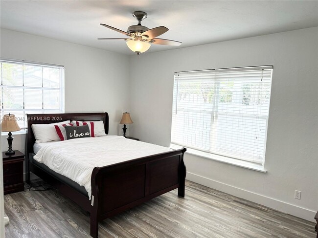 Photo - 301 NE 15th Ave Unit 1