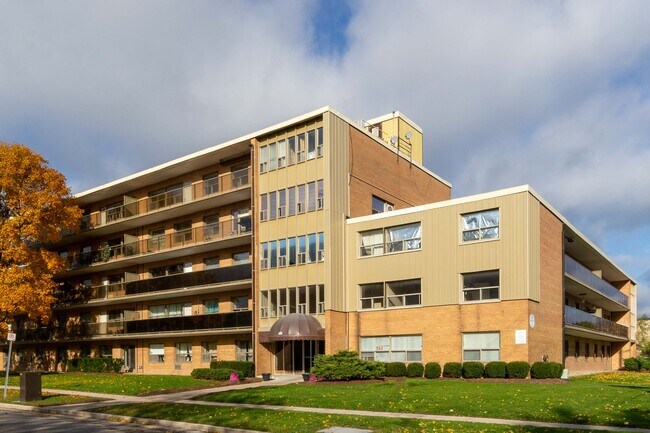 Photo - Bryn Mawr Apartments