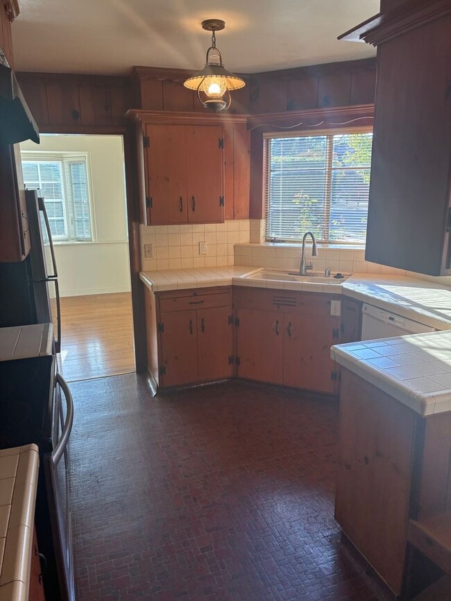 Photo - 1150 Stockbridge Ave