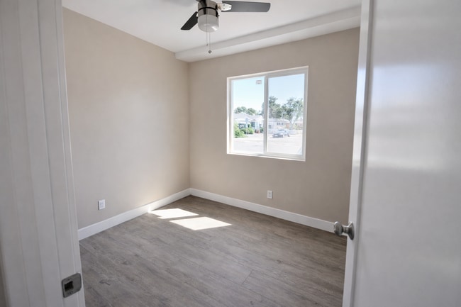 Photo - 3 Bed / 1 Bath – Prime Rockford Dr Location (Walk to Campus!) Unit 5056 Rockford Dr.