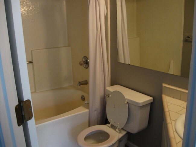 Photo - (52HU#13-101)
Littleton Location - Studio Unidad 13-101