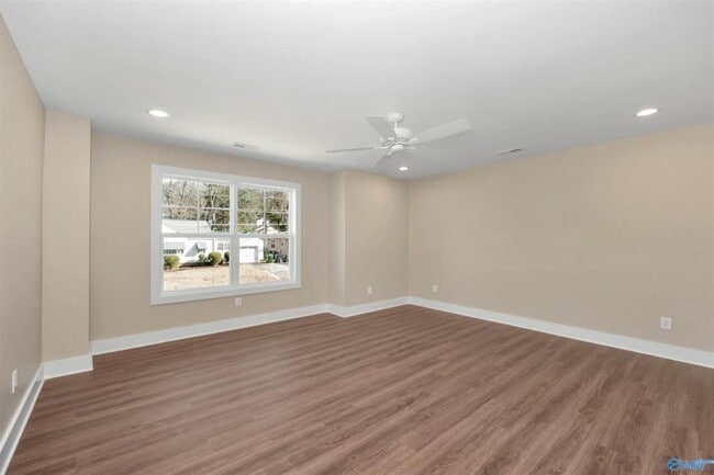 Photo - 2700 Woodview Dr SE