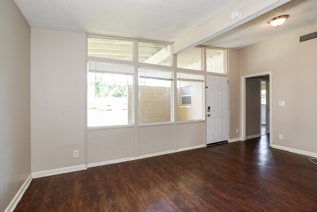 Photo - 7829 Dubois Dr