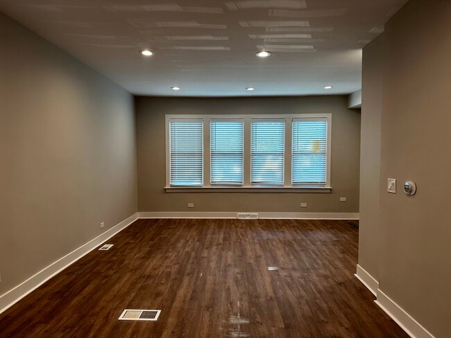 Photo - 3703 Blanchan Ave