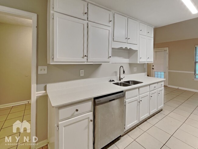 Photo - 725 Cowan Rd