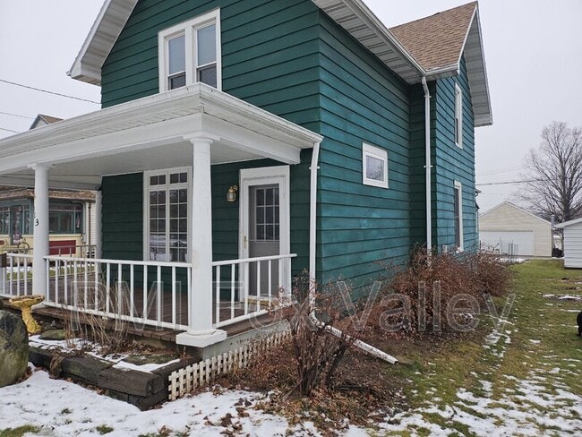 Photo - 313 1/2 East 9th Street Unit Upper