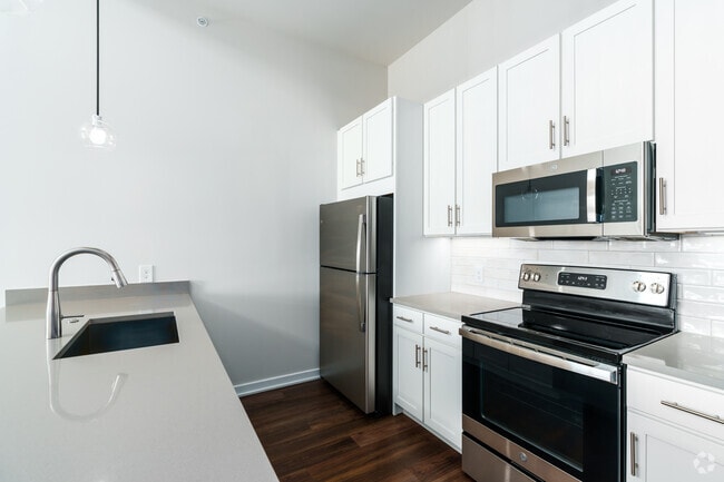 2BR, 2BA - 1,078SF - Kitchen