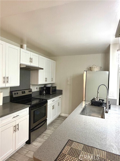 5460 White Oak Ave Unit G113