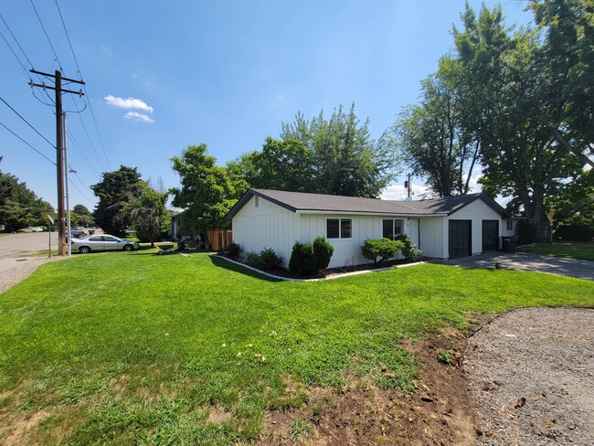 Photo - 1821 N Rd 32