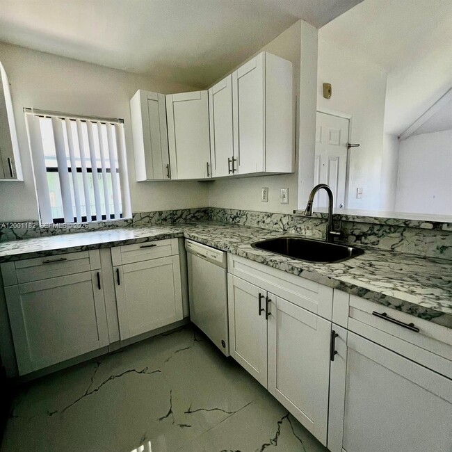 Photo - 4030 NW 87th Ave Unidad 4030