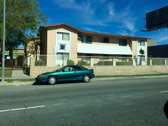 Photo - 19419 Victory Blvd Apartments
