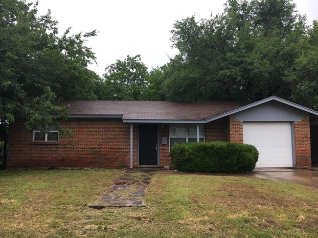 Building Photo - 2409 N Nottingham Way Rental