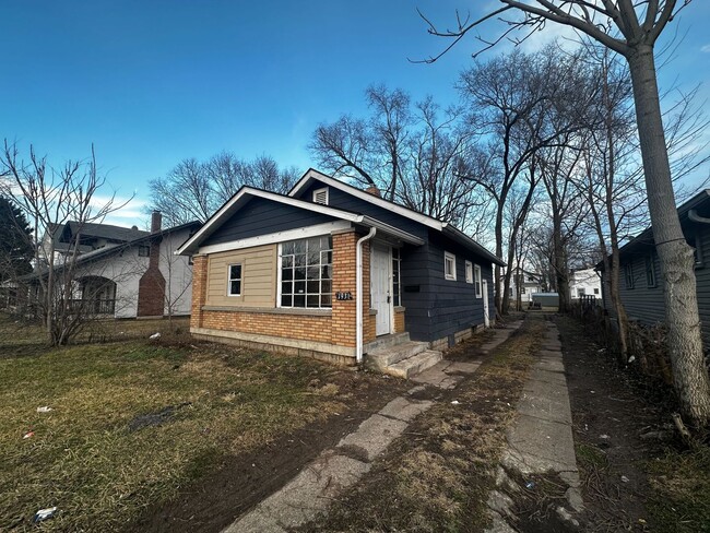 Building Photo - 1 bed 1 bath House
